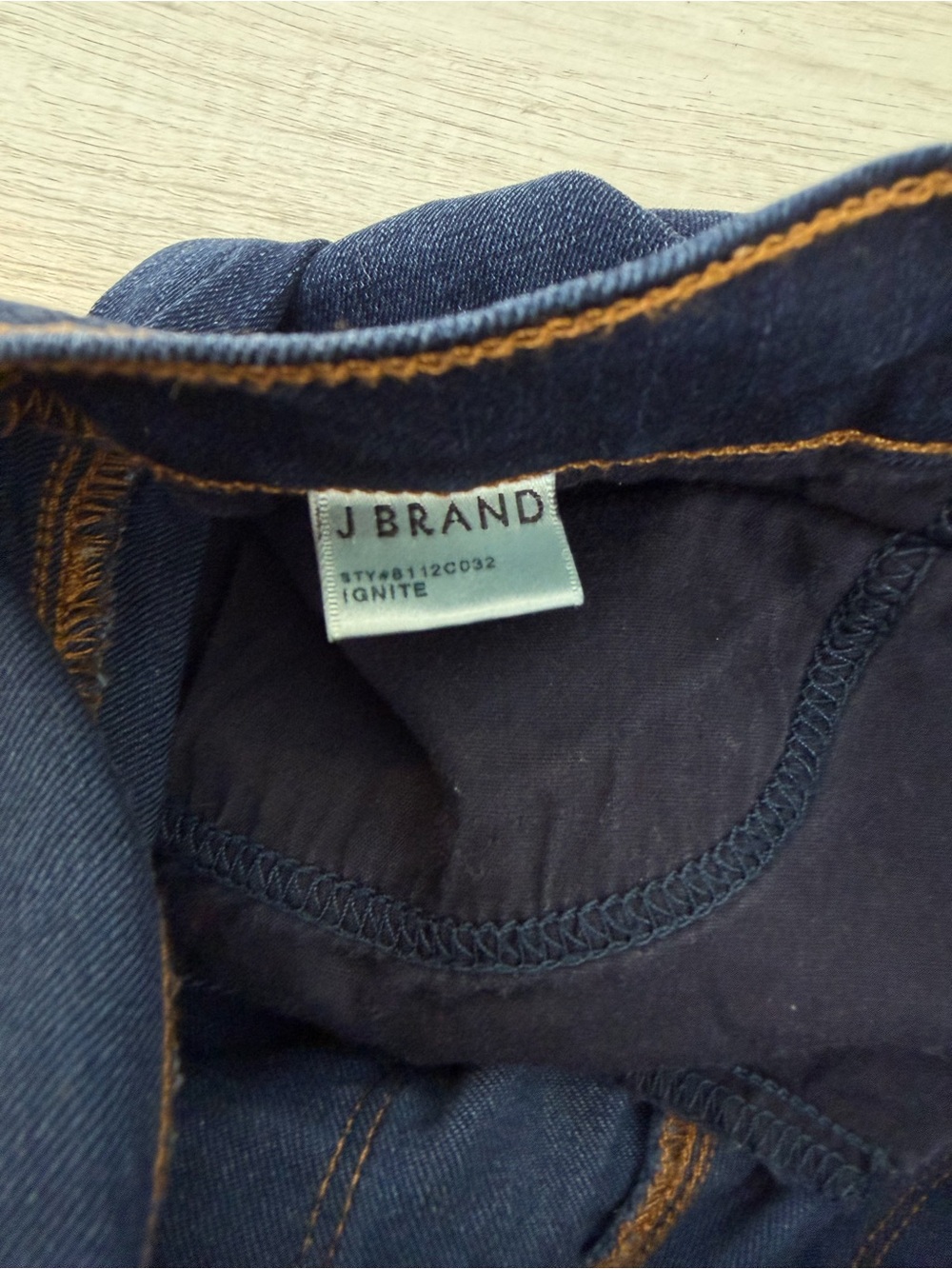 J Brand Mid-Rise Stove Pipe Skinny Jeans in Ignite, Size 29 - Picture 10 of 14